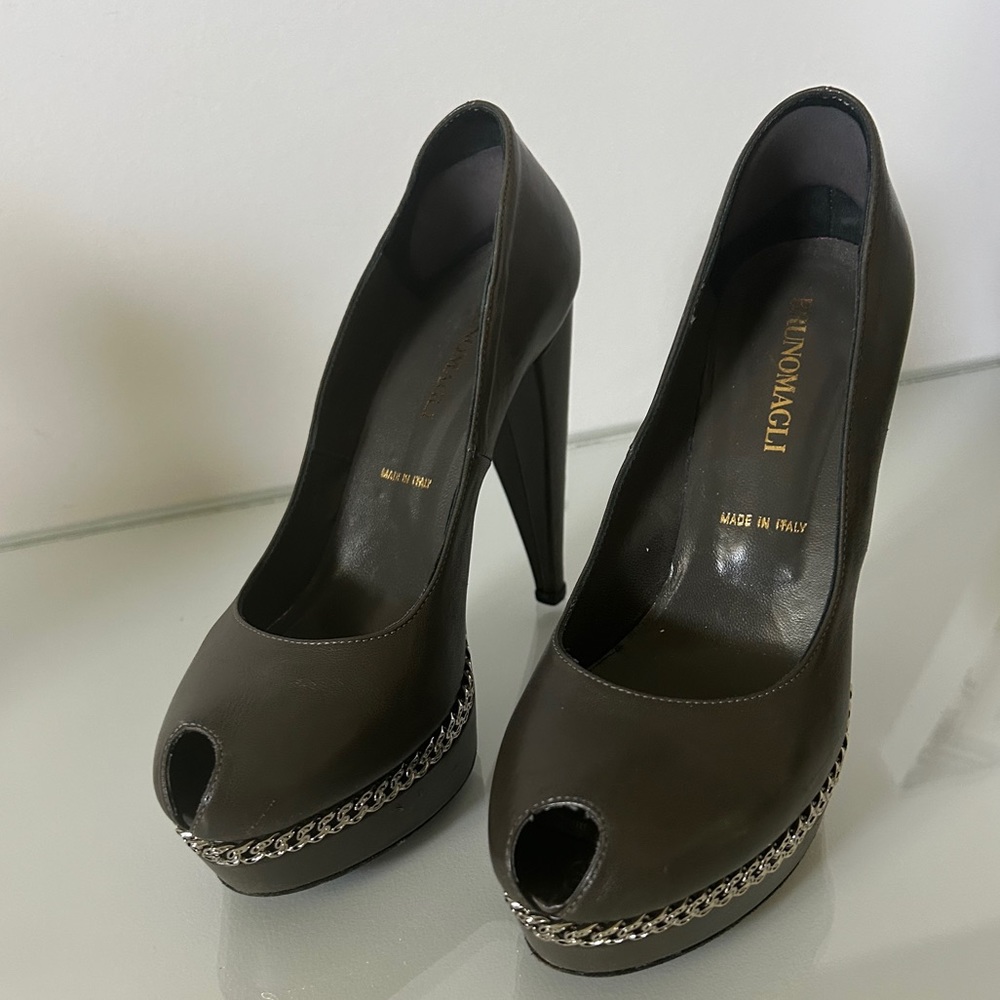 Bruno magli heels size 8